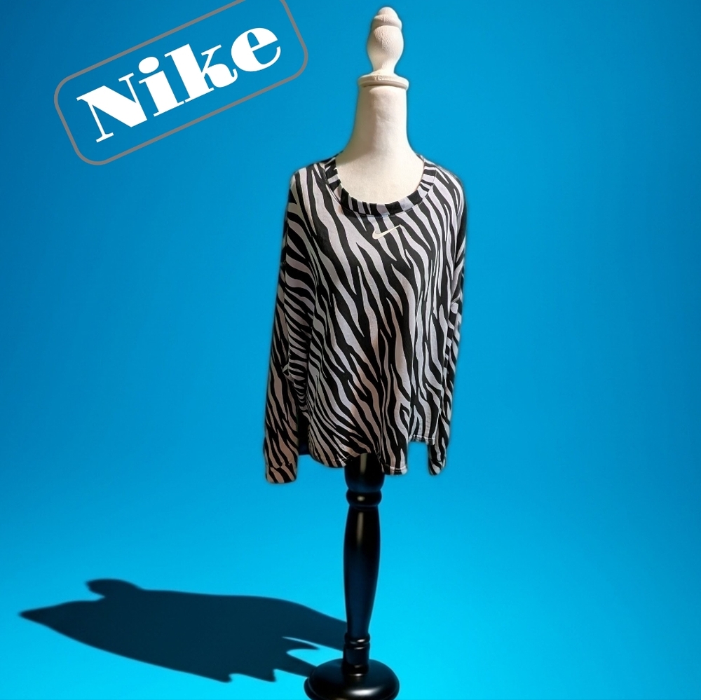 NWOT Nike Black and White Zebra Long Sleeve Tee